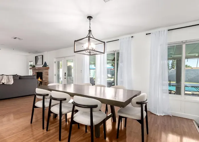 New - The Desert Bloomhouse With Heated Pool Holiday home Scottsdale