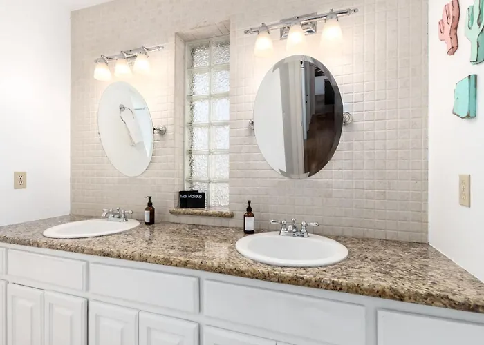 New - The Desert Bloomhouse With Heated Pool Holiday home Scottsdale
