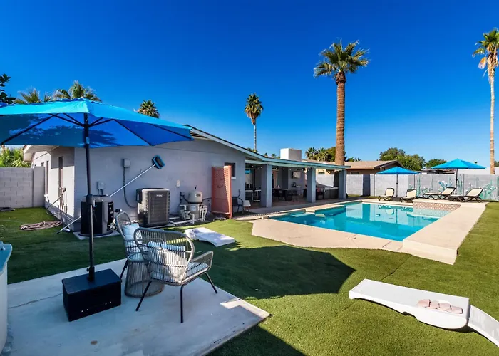 New - The Desert Bloomhouse With Heated Pool Holiday home